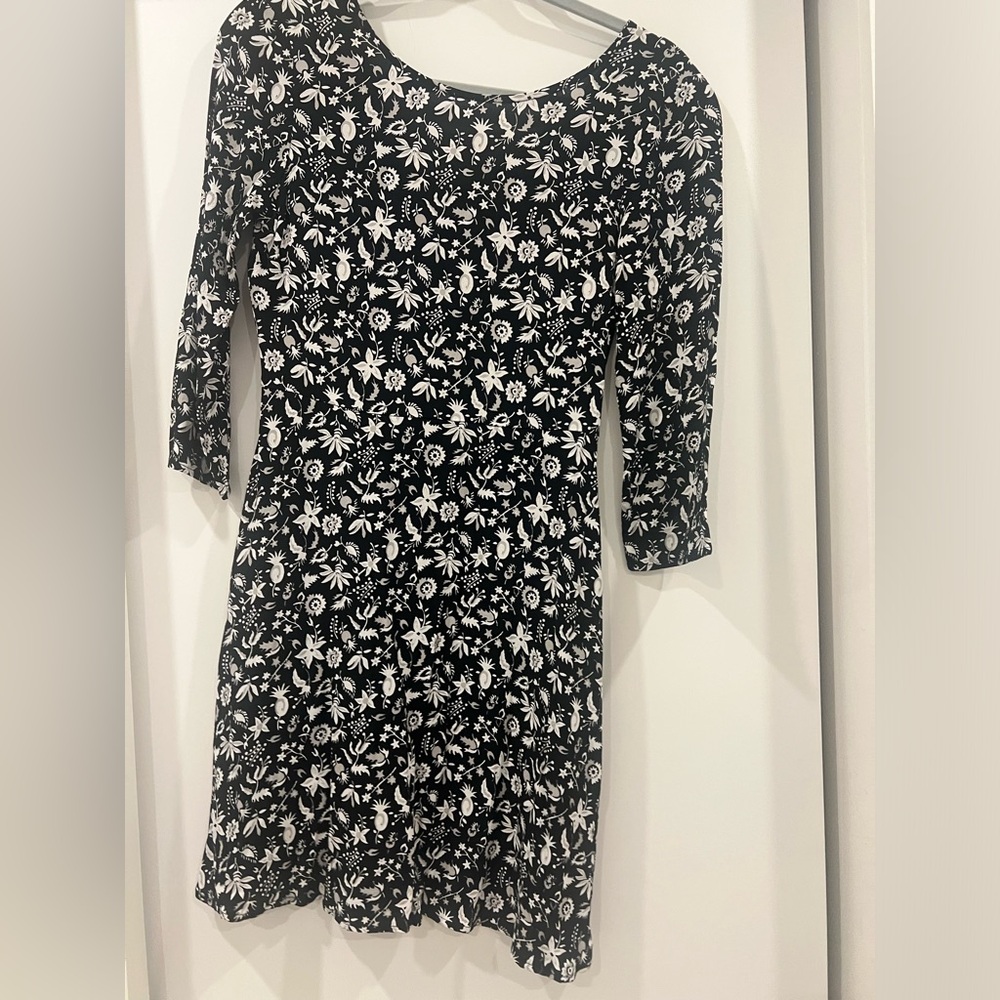 Gap Floral black and white skater like fit